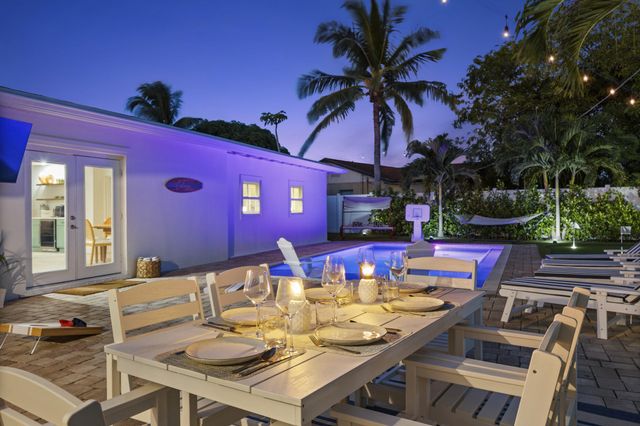 1096 SW 27th Avenue, Boynton Beach, FL 33426