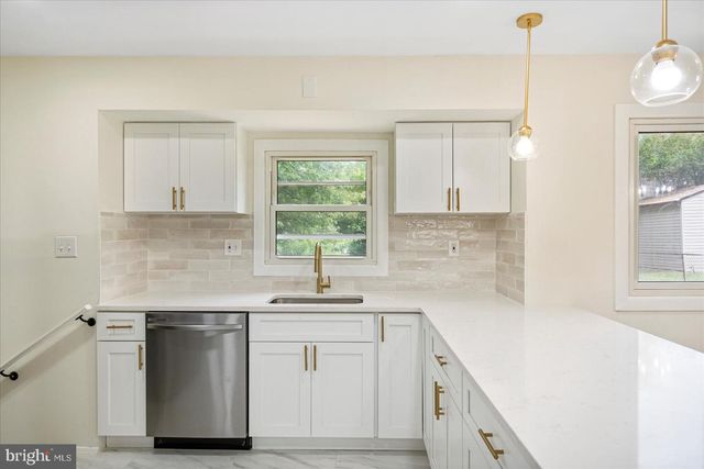 6726 LONGHILL RD, Baltimore, MD 21207