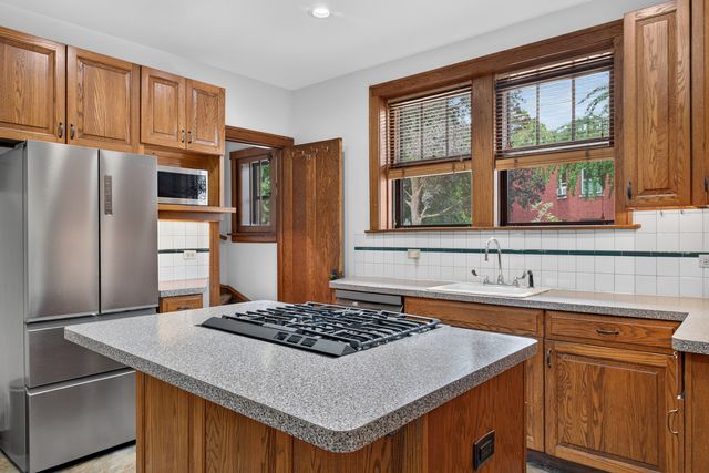 1100 S Scoville Avenue, Oak Park, IL 60304