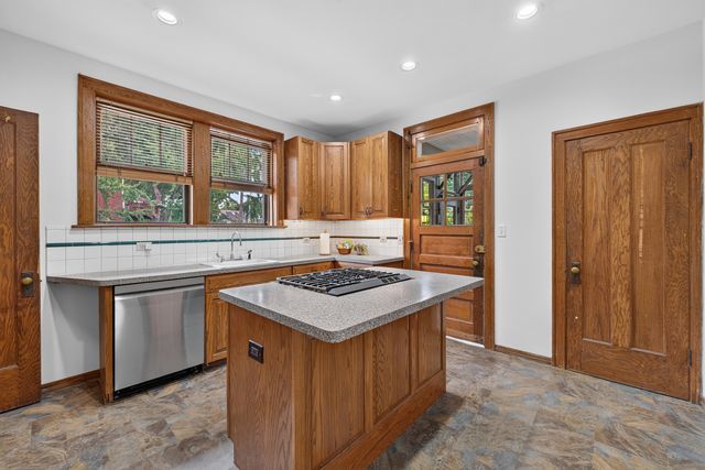 1100 S Scoville Avenue, Oak Park, IL 60304