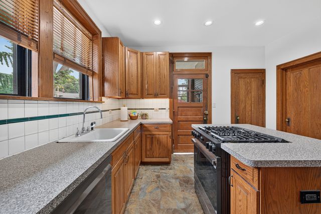 1100 S Scoville Avenue, Oak Park, IL 60304