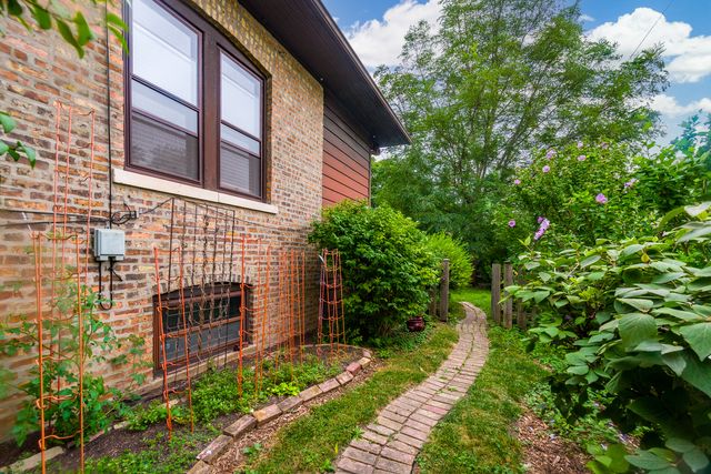 1100 S Scoville Avenue, Oak Park, IL 60304