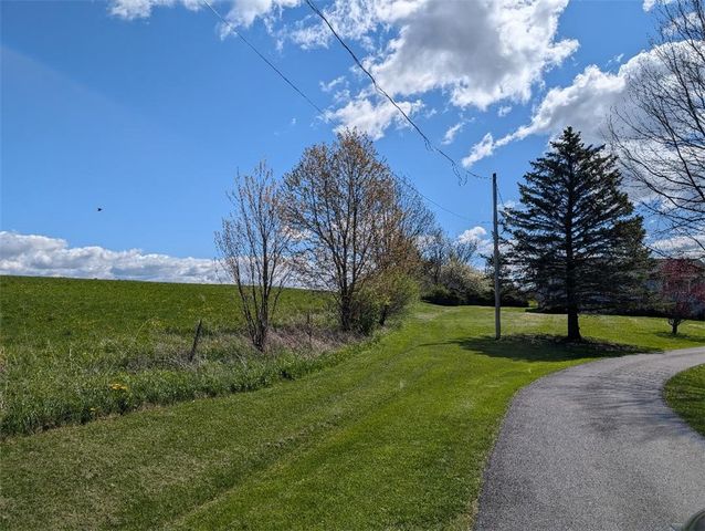 4096 Old Salt Rd, Niles, NY 13152