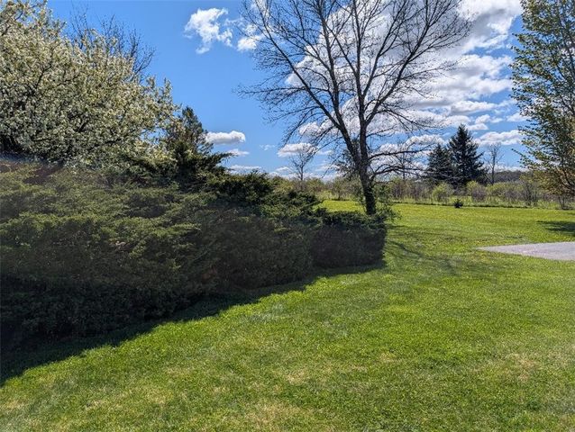 4096 Old Salt Rd, Niles, NY 13152