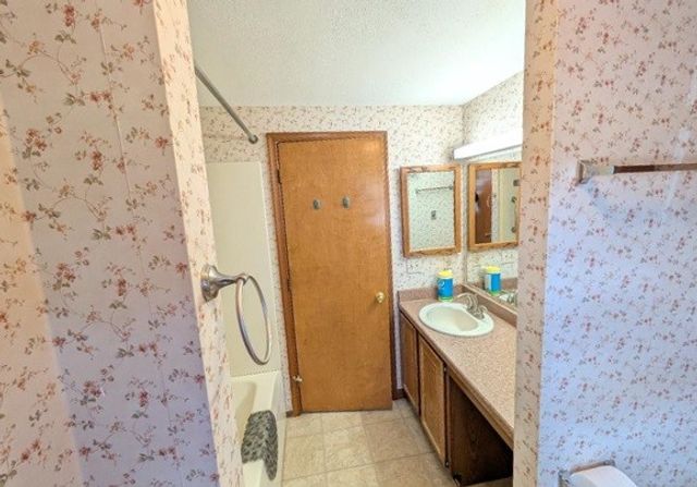 4096 Old Salt Rd, Niles, NY 13152