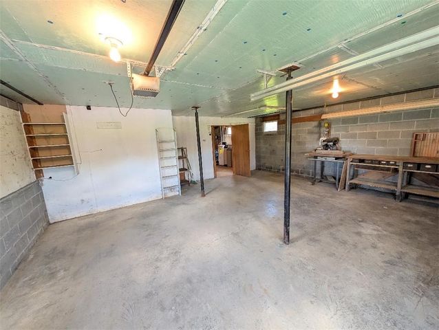 4096 Old Salt Rd, Niles, NY 13152