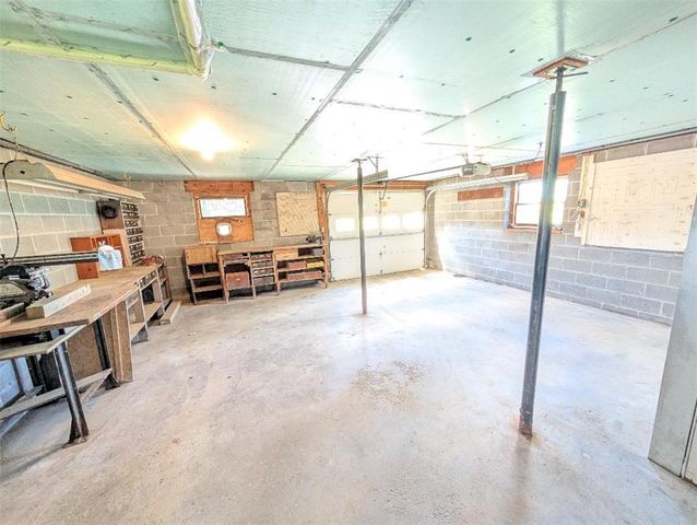 4096 Old Salt Rd, Niles, NY 13152