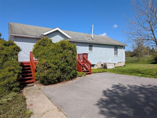 4096 Old Salt Rd, Niles, NY 13152