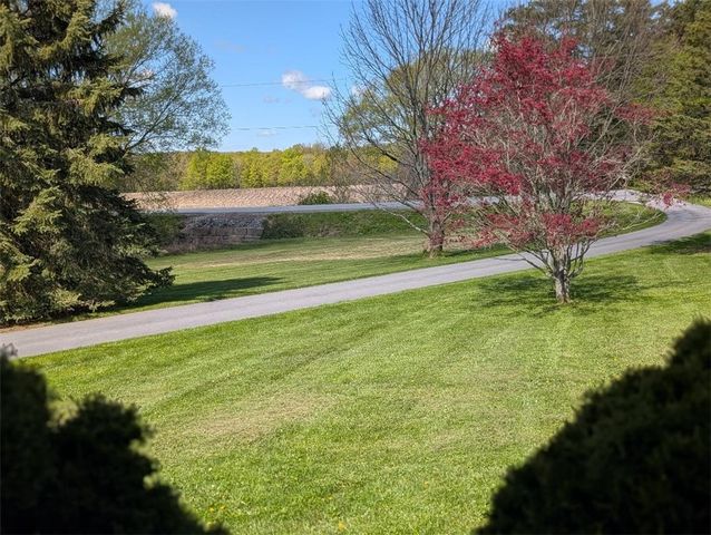 4096 Old Salt Rd, Niles, NY 13152