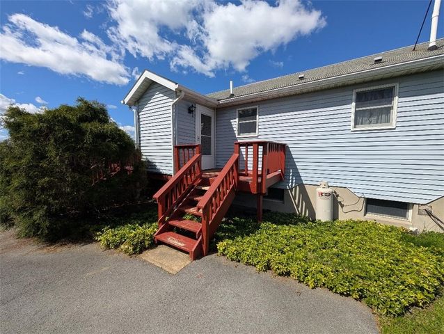4096 Old Salt Rd, Niles, NY 13152