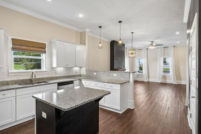 144 N Vine St, Ashland City, TN 37015