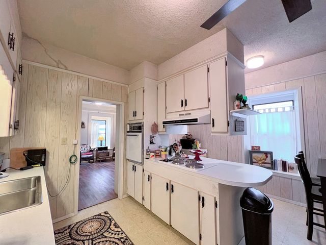 506 W Texas St, Marfa, TX 79843