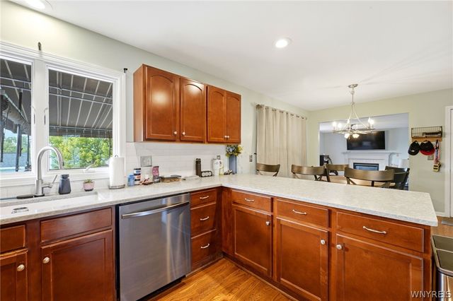21 Sunset Creek Drive, West Seneca, NY 14224