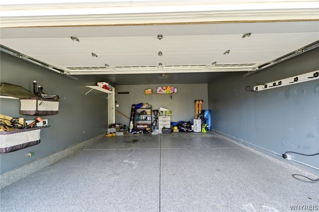 21 Sunset Creek Drive, West Seneca, NY 14224