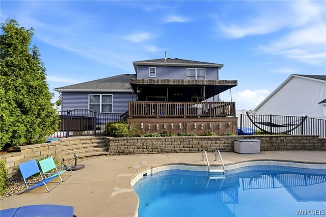 21 Sunset Creek Drive, West Seneca, NY 14224