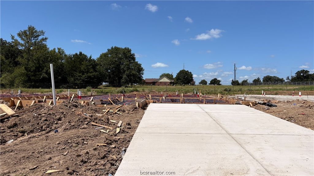 10616 Knox Landing Drive, Bryan, TX 77845 — exterior