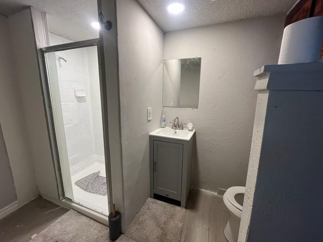 2125 Fairway Drive, Angleton, TX 77515