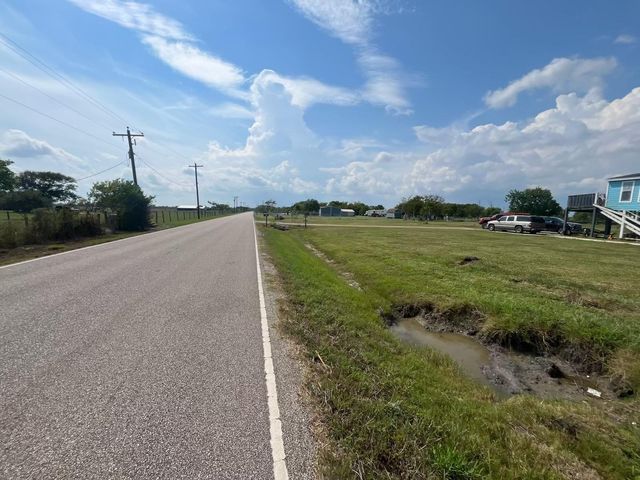 2125 Fairway Drive, Angleton, TX 77515