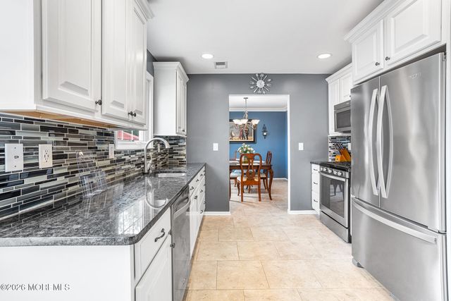 1 Treeview Lane, Cliffwood, NJ 07721