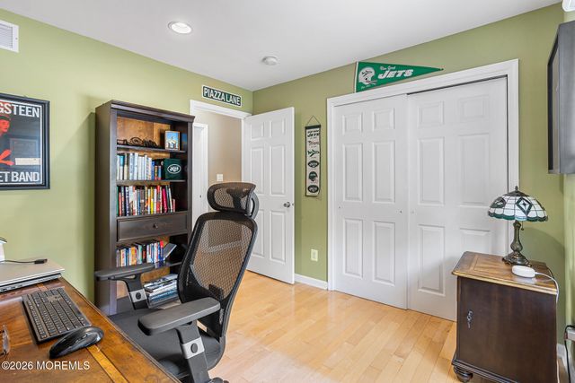 1 Treeview Lane, Cliffwood, NJ 07721