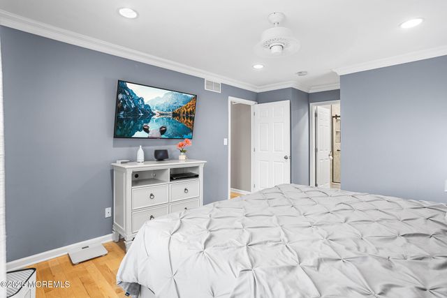1 Treeview Lane, Cliffwood, NJ 07721