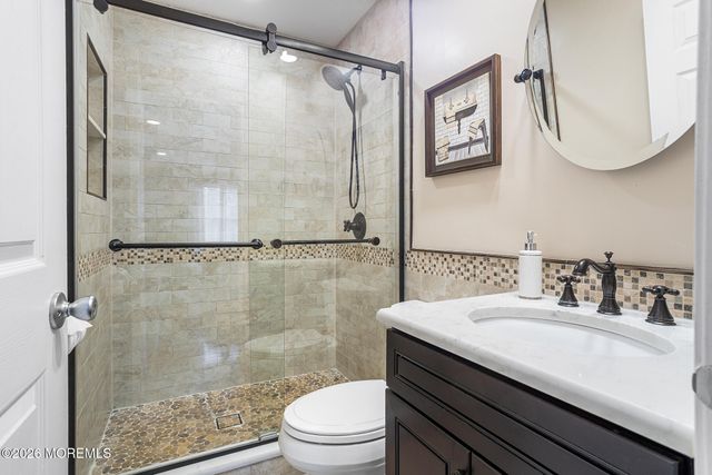 1 Treeview Lane, Cliffwood, NJ 07721