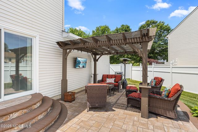 1 Treeview Lane, Cliffwood, NJ 07721