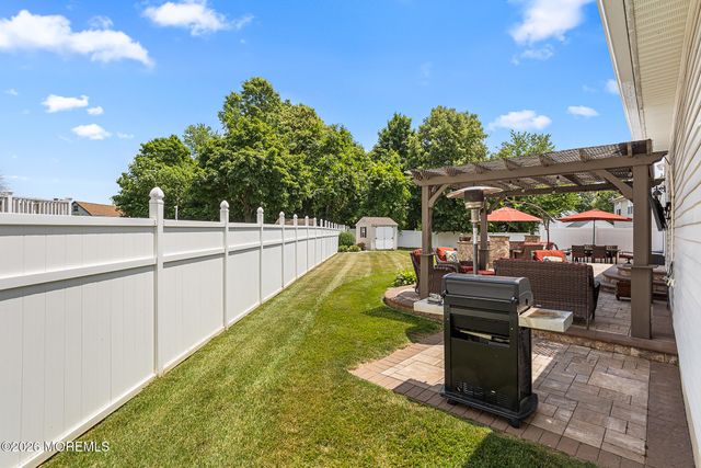 1 Treeview Lane, Cliffwood, NJ 07721