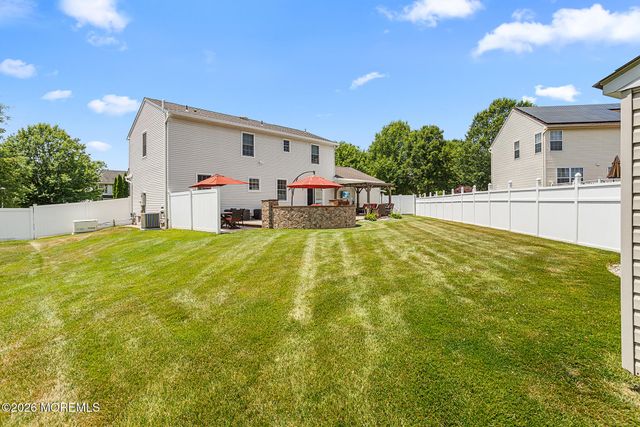 1 Treeview Lane, Cliffwood, NJ 07721