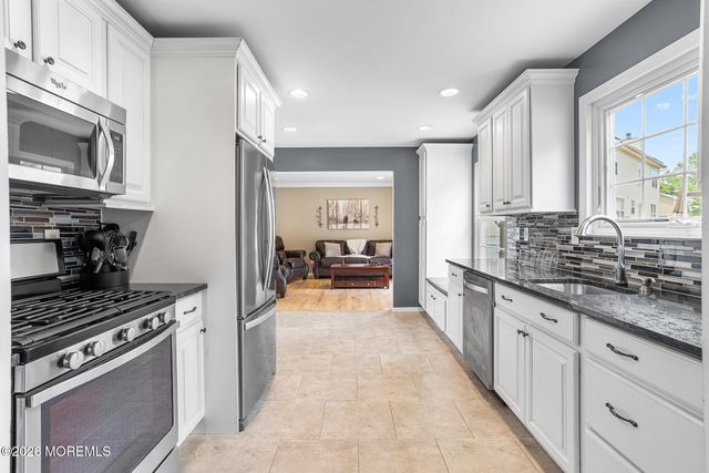 1 Treeview Lane, Cliffwood, NJ 07721