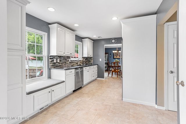 1 Treeview Lane, Cliffwood, NJ 07721