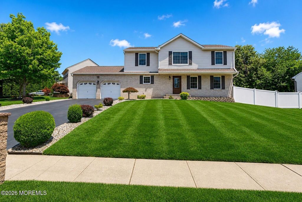 1 Treeview Lane, Cliffwood, NJ 07721