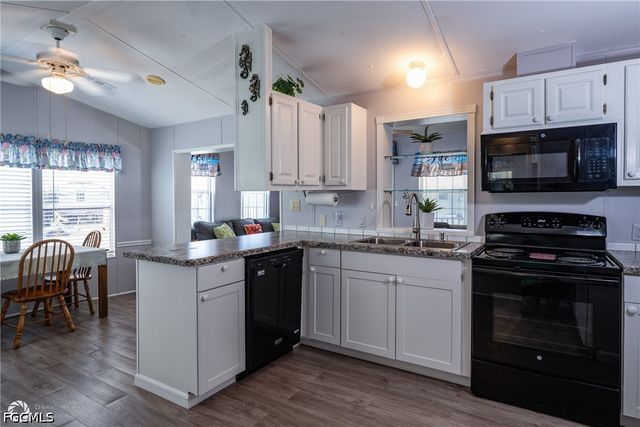11089 Sunglow LN, Fort Myers, FL 33908
