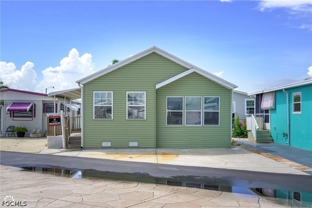 11089 Sunglow LN, Fort Myers, FL 33908