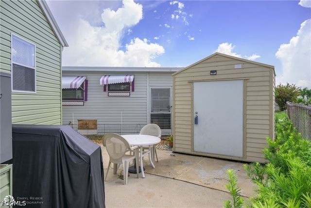 11089 Sunglow LN, Fort Myers, FL 33908