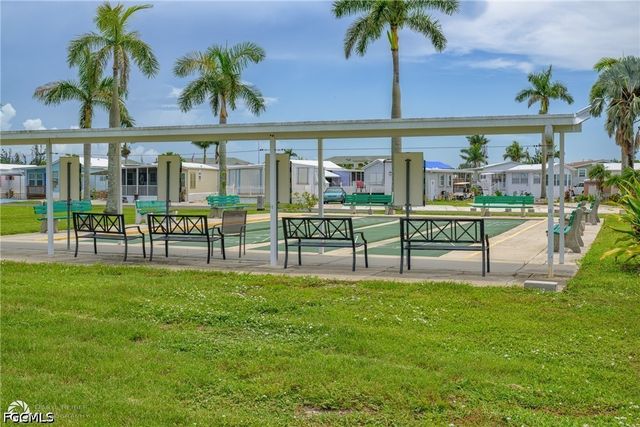 11089 Sunglow LN, Fort Myers, FL 33908