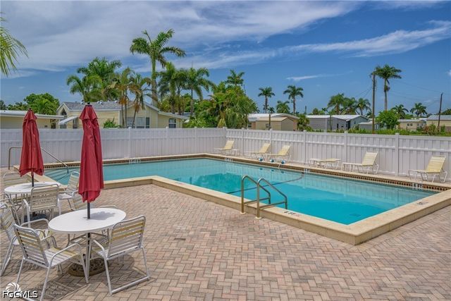 11089 Sunglow LN, Fort Myers, FL 33908