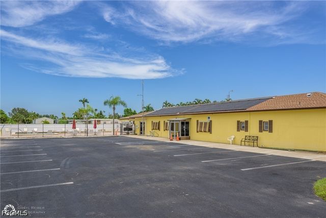 11089 Sunglow LN, Fort Myers, FL 33908