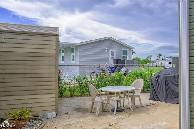 11089 Sunglow LN, Fort Myers, FL 33908