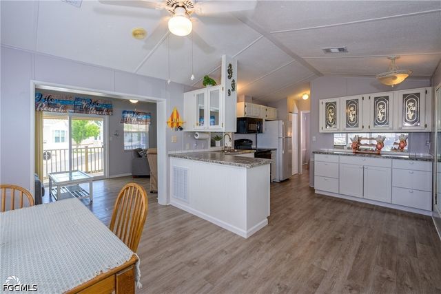 11089 Sunglow LN, Fort Myers, FL 33908