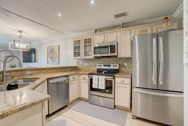 109 Fox Meadow Run, Jupiter, FL 33458