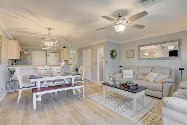 109 Fox Meadow Run, Jupiter, FL 33458