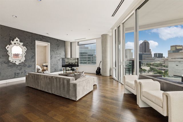 2408 Victory Park Lane 1035, Dallas, TX 75219