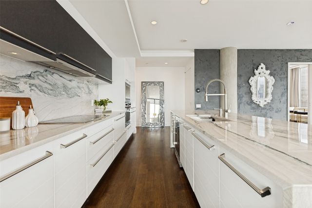2408 Victory Park Lane 1035, Dallas, TX 75219