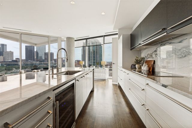 2408 Victory Park Lane 1035, Dallas, TX 75219