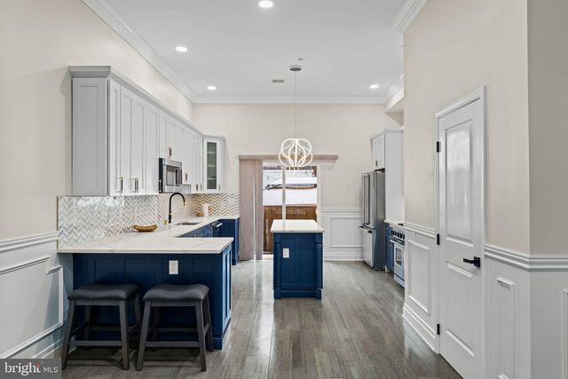 933 S 3RD ST, Philadelphia, PA 19147