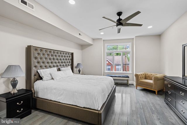 933 S 3RD ST, Philadelphia, PA 19147