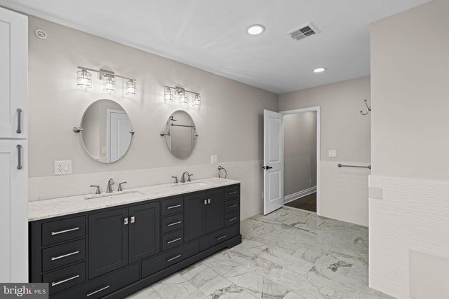 933 S 3RD ST, Philadelphia, PA 19147