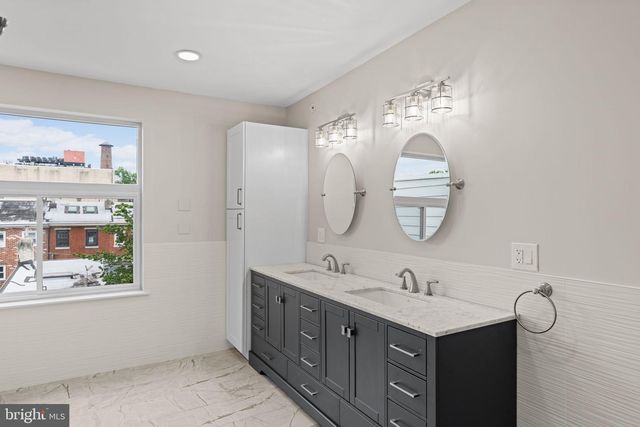 933 S 3RD ST, Philadelphia, PA 19147