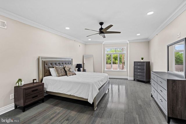 933 S 3RD ST, Philadelphia, PA 19147